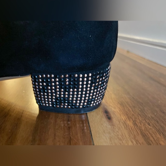 Salvatore Ferragamo suede Vara mosaic pump with crystal studded heels - Picture 5 of 9